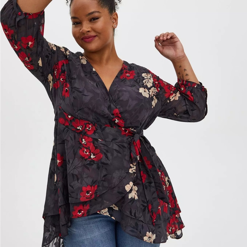 NWOT Torrid Floral Wrap High Low Top Size 5